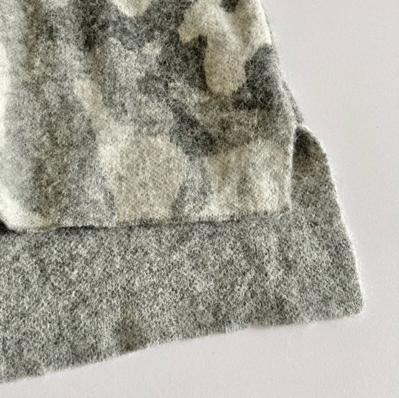 ATHLETA Camo Grey Sweater. Made Fine Wool, Alpaca and Nylon. Size XS. - Picture 8 of 10